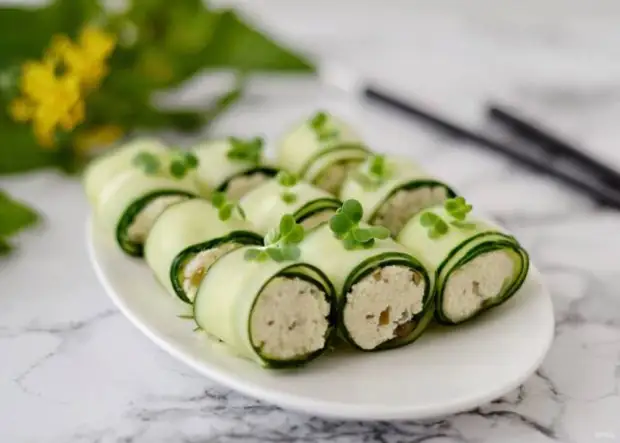 закуски с рыбой роллы с огурцами и семгой