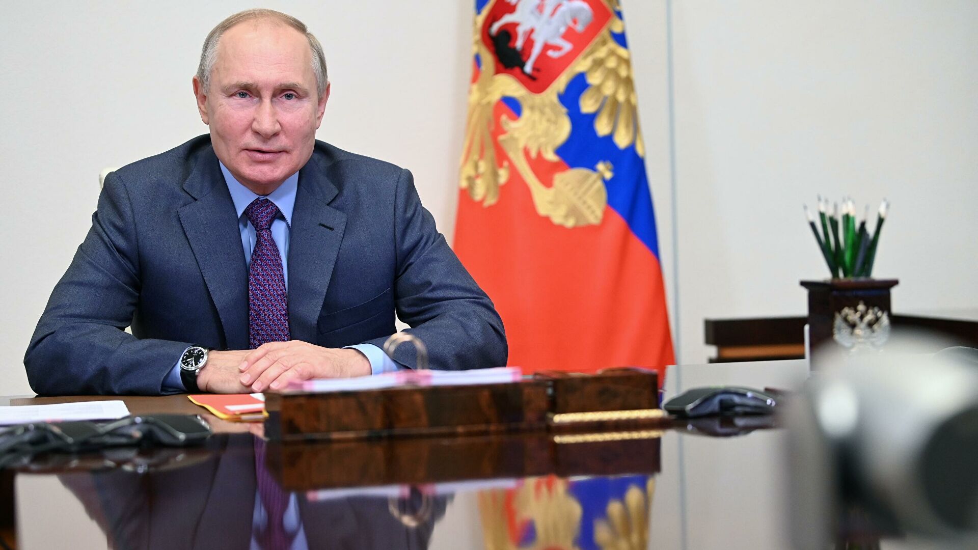 Путин поздравил следователей с профессиональным праздником 