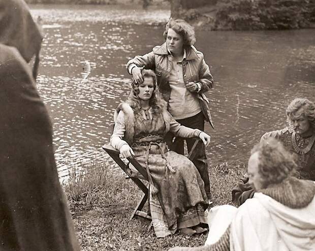 Люся Раужина с Тамарой Акуловой на картине Баллада о доблестном рыцаре Айвенго, 1982 год.