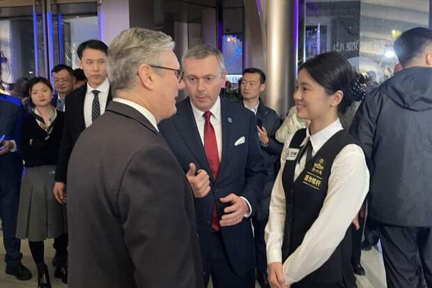 Джейсон Фергюсон, Бай Юлу, Кейру Стармер (фото: WST)