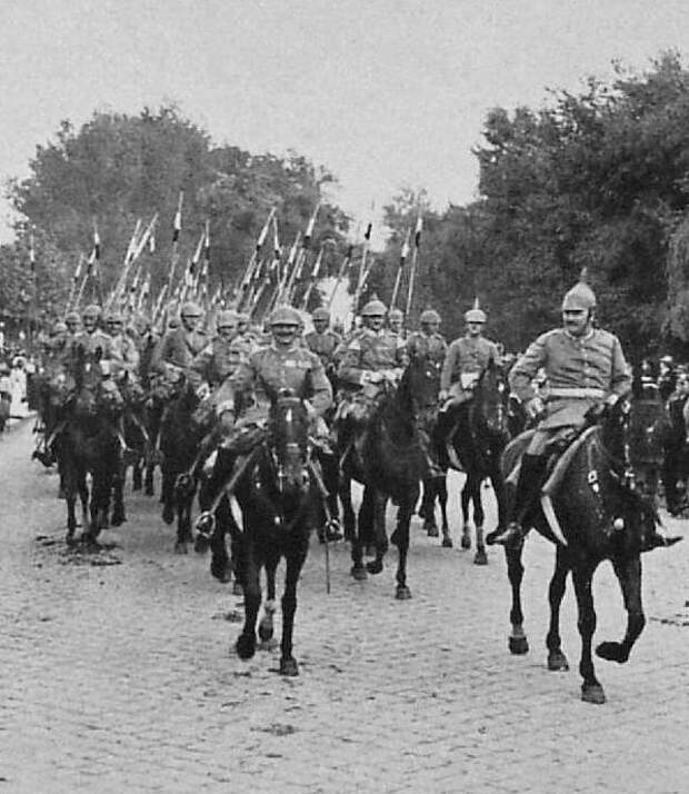 На каком фронте воевала заполярная кавалерия. Германские кавалеристы 1914. Французские Кирасиры 1914. Французская кавалерия 1914. Французская кавалерия в август 1914.