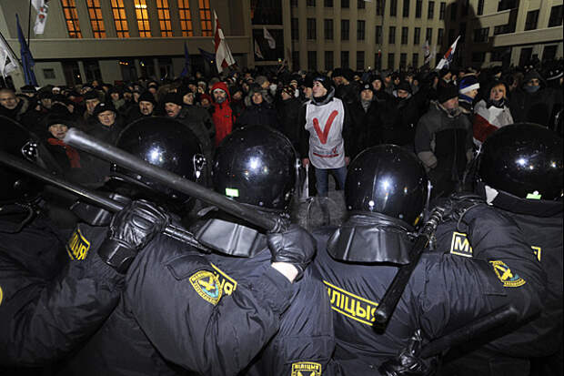 Митинг оппозиции на площади у Дома правительства, 19 декабря 2010 года. Фото: Алексей Филиппов / ИТАР-ТАСС