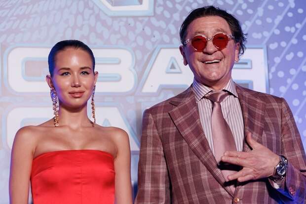 KP.RU: Лепс расстался с 19-летней невестой Авророй Кибой еще в декабре, но пара держала это в секрете