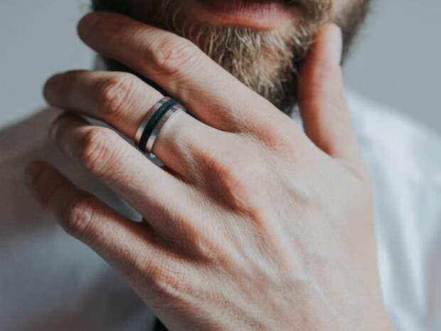 do-guys-wear-engagement-rings-bearded-man-wearing-ring-1200x900