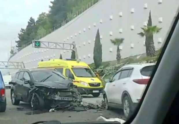 Стали известны подробности массовой аварии на дороге в Сочи