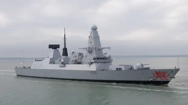 В погранслужбе ФСБ рассказали о выдворении британского корабля