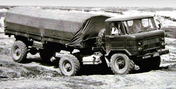 Тягач ГАЗ-66К с одноосным полуприцепом с механическим приводом колес (из архива И. Падерина) авто, автопоезд
