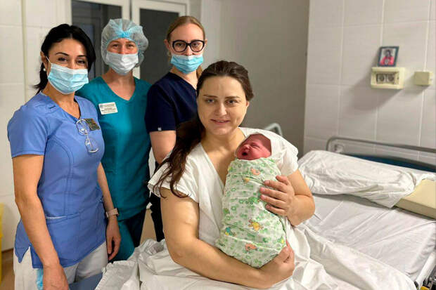В Ростовской области 37-летняя маму доставили на роды 10-го ребенка санавиацией