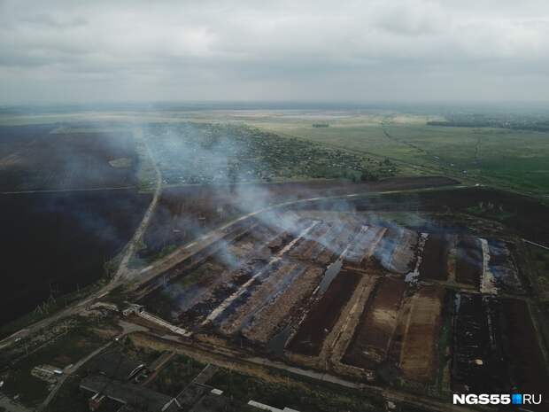 С пожаром на пометохранилище и его последствиями пообещали разобраться до конца месяца