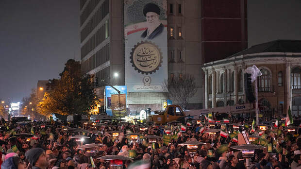 В Иране власти призвали граждан выйти на протесты против беспорядков в Тегеране