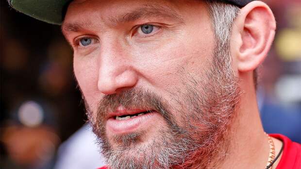 Плющенко про Овечкина: «В последнее время устал разочаровываться в людях. Таких, как Саша, сегодня очень мало»