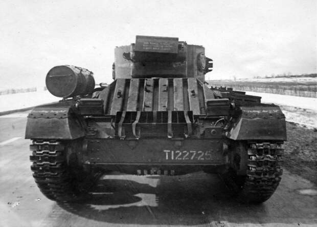 Дополнительный топливный бак увеличил запас хода танка почти в 2 раза - «Валентин» с длинной пушкой | Военно-исторический портал Warspot.ru