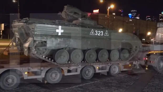 В Москву начали доставлять трофейную военную технику, захваченную в боях с ВСУ