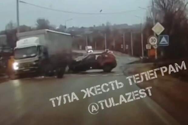 Момент ДТП в тульском Маслово попал на видео