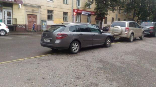 В Смоленске пожарные проучили автохама В Смоленске пожарные проучили автохама