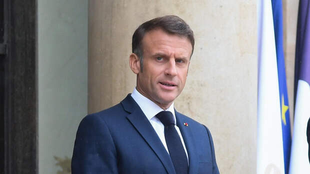 Макрон решил провести встречу с кабмином Франции после созыва досрочных выборов