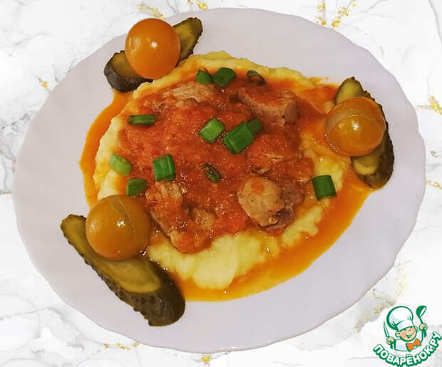 Мясо в томатном соусе на сковороде