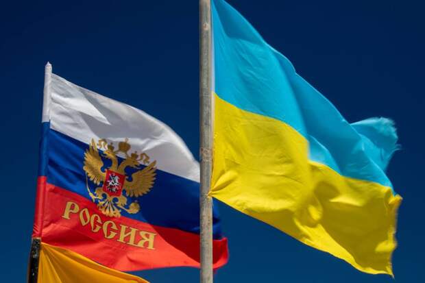 Россия вывозит родственников дипломатов из представительств на Украине - NYT
