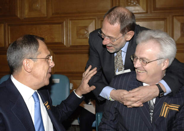 Министр иностранных дел России Сергей Лавров (слева), генеральный секретарь Совета Европейского Союза Хавьер Салана и постоянный представитель России при ООН Виталий Чуркин (справа) во время министерской встречи в штаб-квартире ООН в Нью-Йорке. 2006 год.
