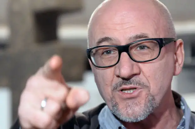 Кто такой Олег Кулик, которого обвиняют в реабилитации нацизма?