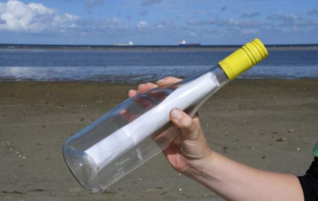 Жители Новосибирска выудили в Обском море бутылку с запиской