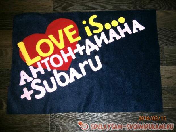 Декоративная подушка Love is