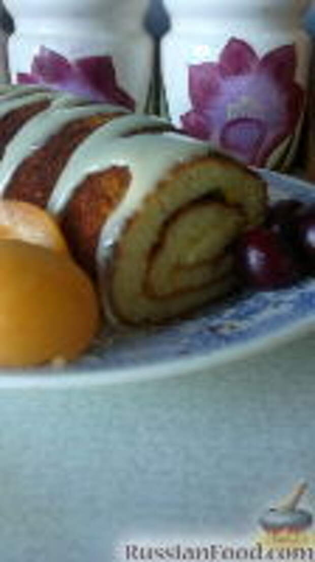 Фото к рецепту: Бисквитный рулет Фото к рецепту: Бисквитный рулет