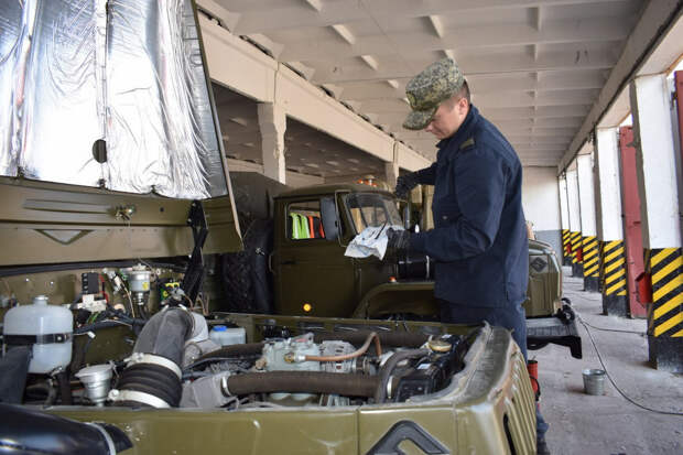 Российские военнослужащие начали перевод ВВСТ на зимний режим эксплуатации в Таджикистане