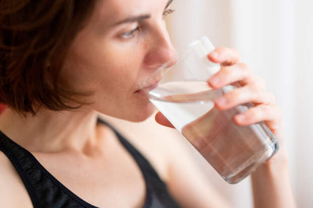 Daily Mail: пить из одной кружки с больными простудой не всегда опасно