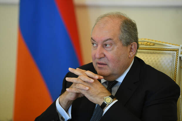Президент Армении отказался утвердить отставку начальника Генштаба
