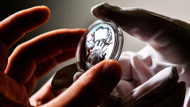 "СберИнвестиции": цена унции серебра снизится до $64 к концу 2026 года