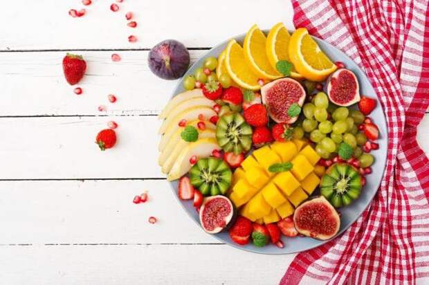 Красивая нарезка фруктов. \ Фото: blog.metro.ua.