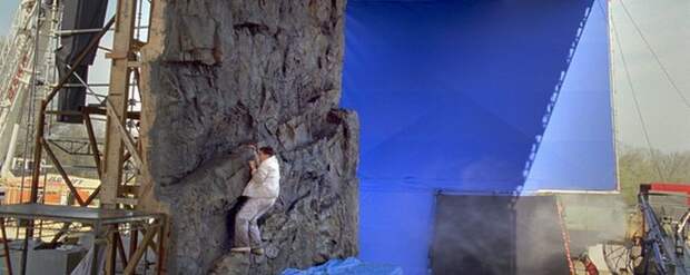 Герой Леонардо Ди Каприо взбирается по отвесной скале в фильме «Остров проклятых» декорации, кино, модели, съемка