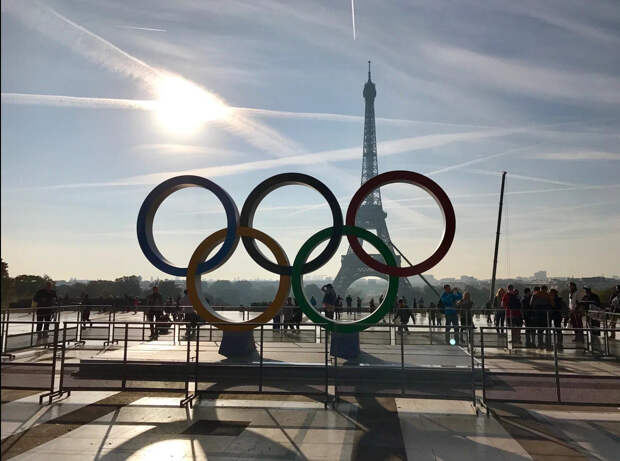 "Демонстрации безнравственности и безбожия?": Огонь Олимпиады понесет трансвестит на 25-сантиметровых шпильках