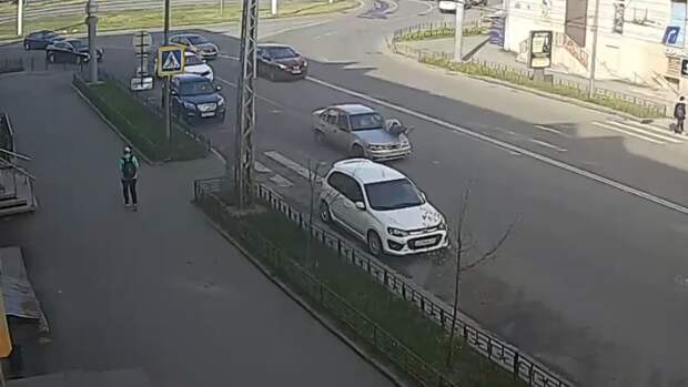 Легковушка сбила женщину на пешеходном переходе в Петрозаводске
