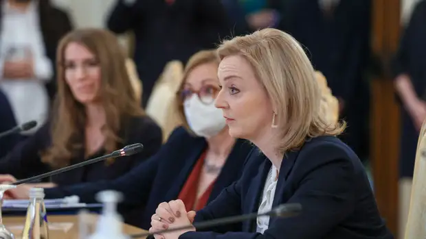 Глава МИД Британии Трасс заявила, что для снятия санкций Россия должна вывести войска с Украины