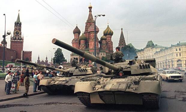 1991 август 19 танки припаркованные возле Спасских ворот.jpg 1991 август 19 танки припаркованные возле Спасских ворот.jpg