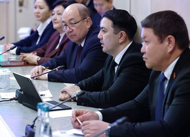 Киргизские депутаты: надо упростить тесты для поступления в российские школы детей мигрантов