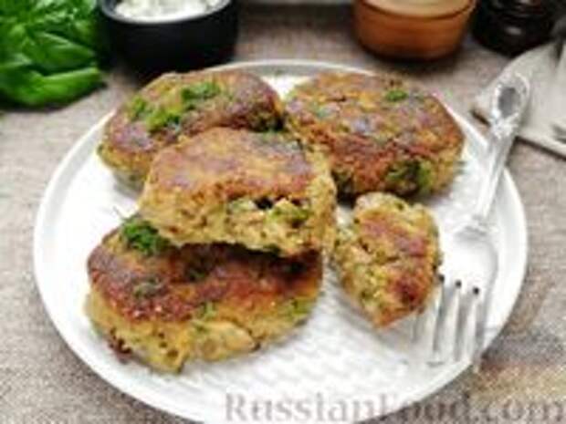 Фото к рецепту: Котлеты из баклажанов с сыром и зеленью