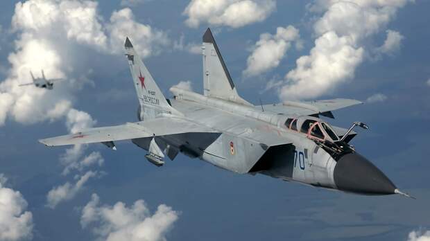 FighterBomber заявил о полете российского МиГ-31 над дроном США у Черного моря