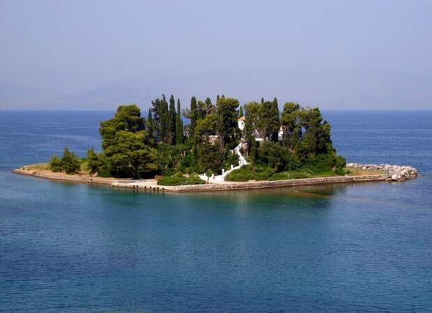 4. Остров Понтикониси, Керкира, Греция (Ava Babili/CC BY-NC-ND 2.0) На острове расположен монастырь Влахерна. мир, остров, природа