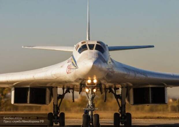 Ту-160 ВКС РФ могут ударить по Лондону в ответ на угрозу ВВС США Ту-160 ВКС РФ могут ударить по Лондону в ответ на угрозу ВВС США