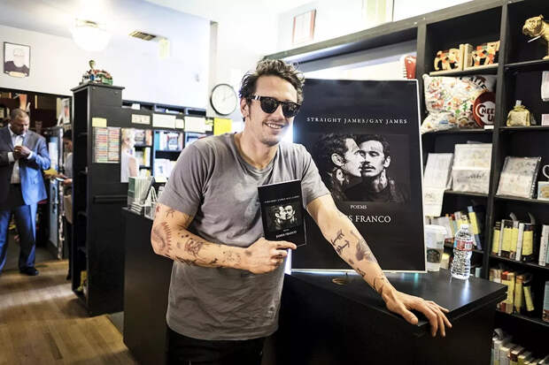 На презентации своей новой книги «Straight James/Gay James» в Западном Голливуде, 6 марта 2016 г.