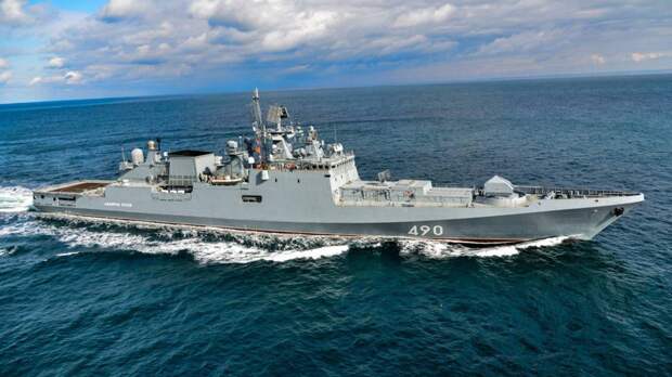 Экипажи крейсера «Москва» и фрегата «Адмирал Эссен» начали наблюдение за ВМС США в Черном море