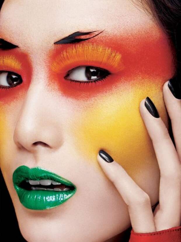 Календарь на 2012 год от компании Maybelline 
