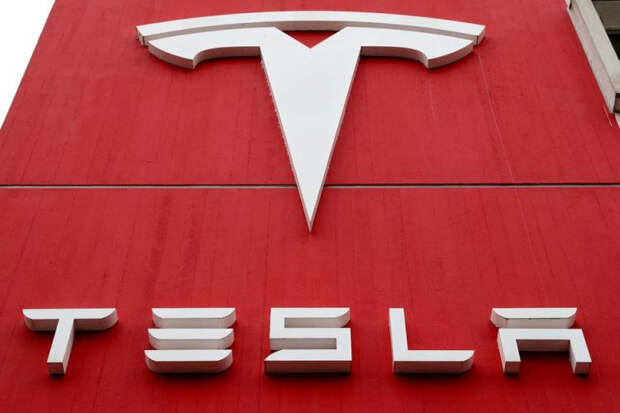Tesla отзывает 321 тыс. электромобилей в США из-за проблем с задними фарами