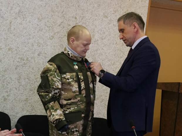 Фото: Смолянин, получивший тяжелое ранение на СВО, получил медаль «За отвагу»