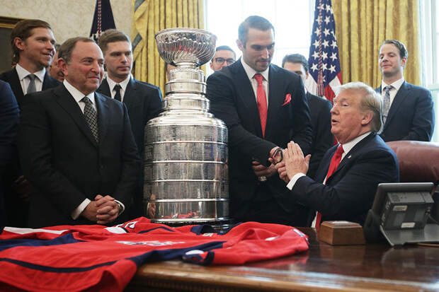Трамп опозорился, говоря с российскими хоккеистами