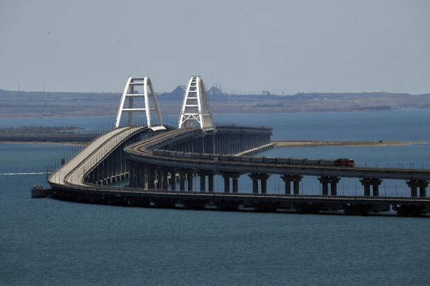 Проезд по Крымскому мосту временно перекрыли