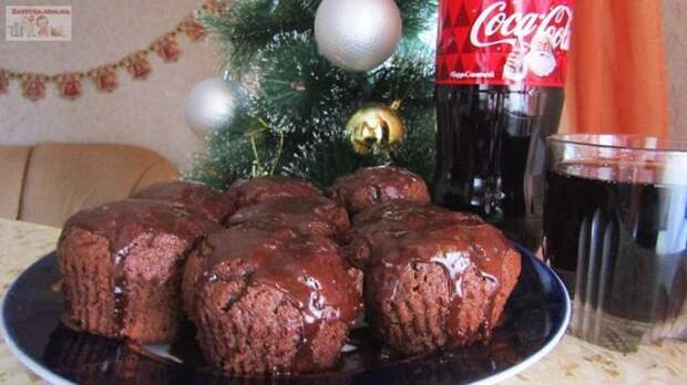 Фото к рецепту: Кексы «кока-кола»
